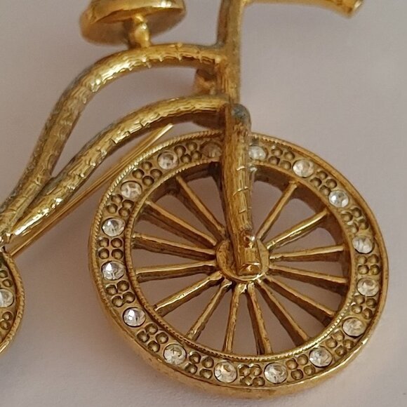 FUN Penny-farthing Bicycle Brooch Gold Tone Unique Detailing - Picture 3 of 4